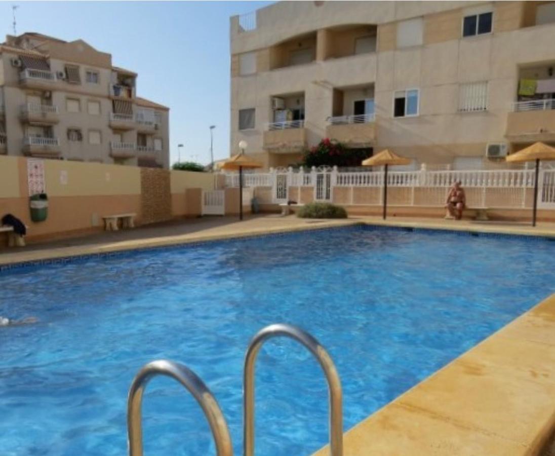 Bonito Apartamento De Dos Habitacion Y Piscina Торевьиа Экстерьер фото